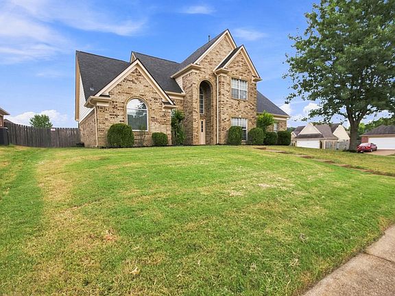3rd image of 1472 Pemberton Ln