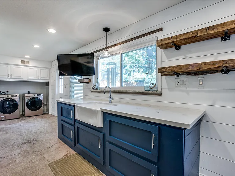 8503 Manhattan Dr — Photo 24
