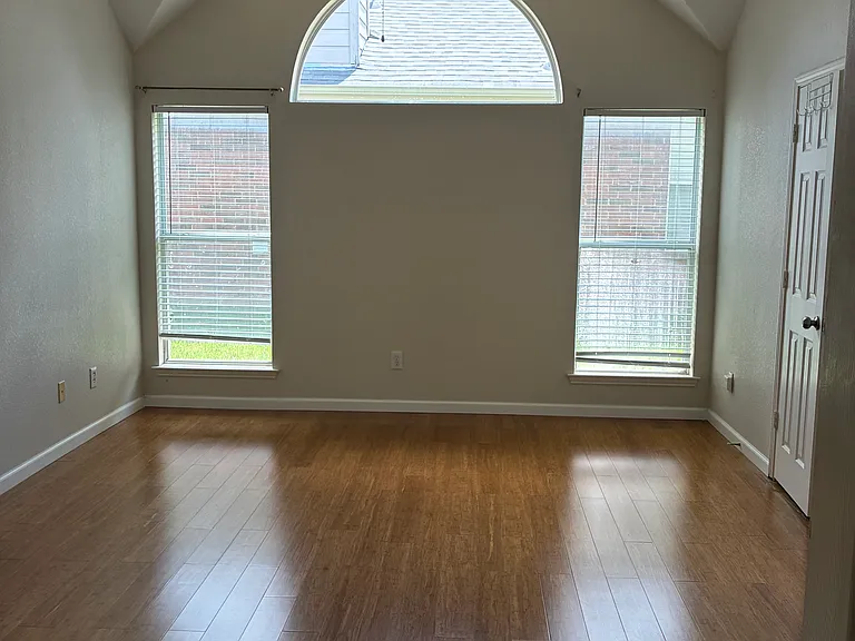 8240 Spring Ridge Dr — Photo 16