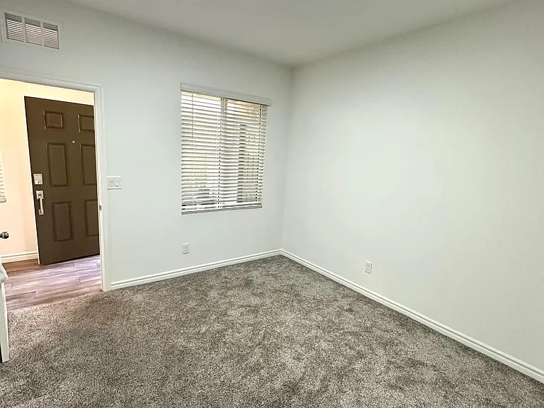 4480 Peressini St — Photo 11