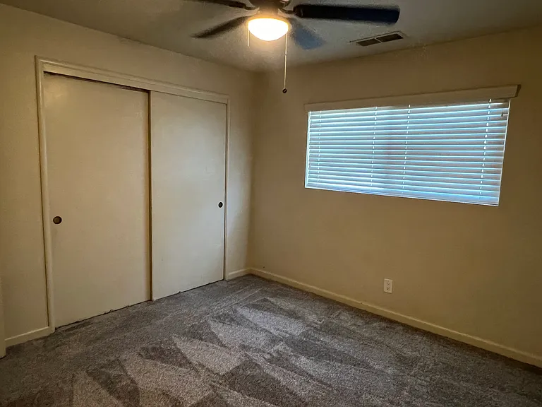 1823 W Whitendale Ave #1823 — Photo 9