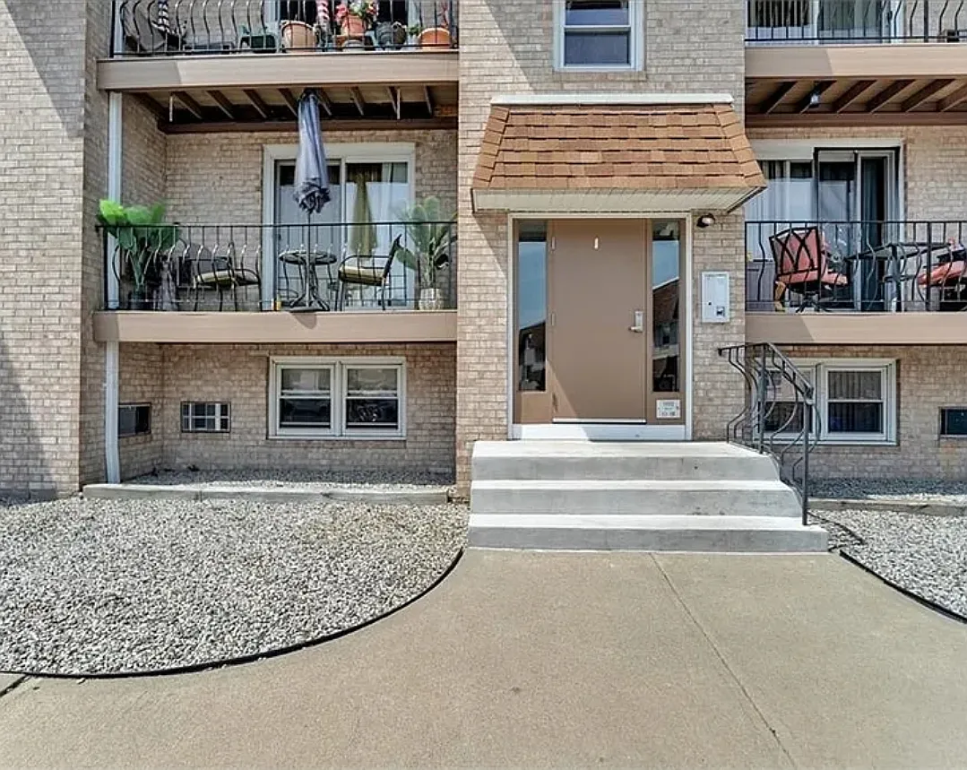2 bed, 851 sqft, $1,875 — Photo 3
