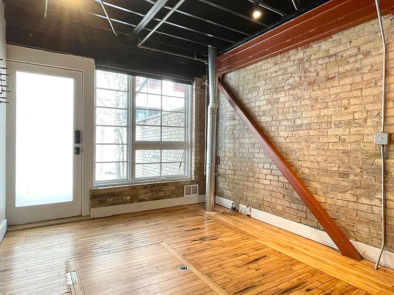 346 W Pierpont Ave #E108 — Photo 2