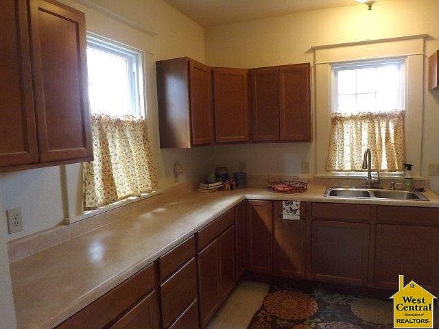 2nd image of 1005 E 4th St