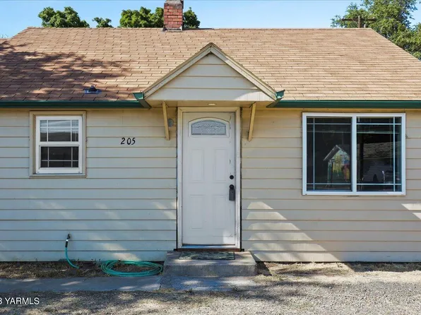 205 Ahtanum Rd, Union Gap, WA 98903