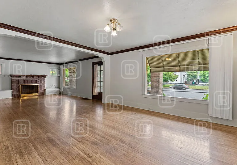 808 E Mission Ave — Photo 9