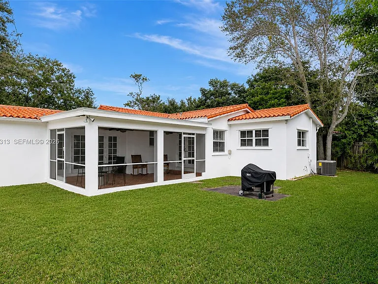 5760 SW 51st St — Photo 3