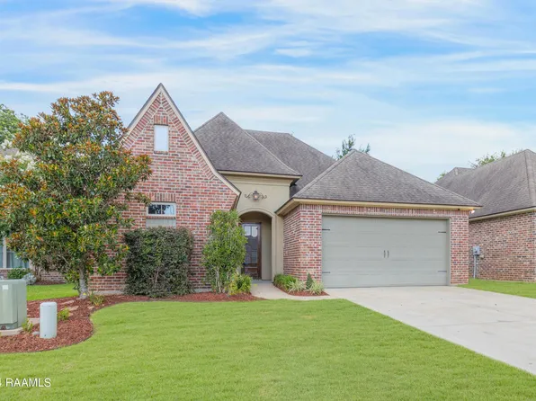 102 Meadowbrook Dr, Broussard, LA 70518