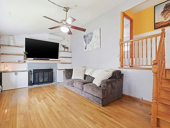 2nd image of 115 Talbot St