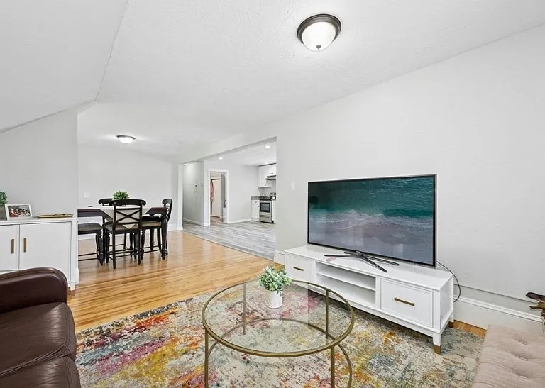 28 Villa Rd #2 — Photo 1