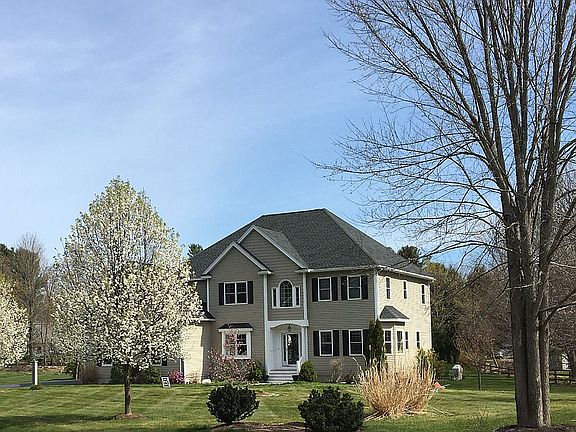 4th image of 5 Cranberry Dr