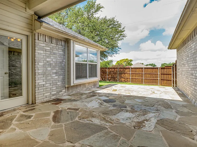 3808 Belton Dr — Photo 2