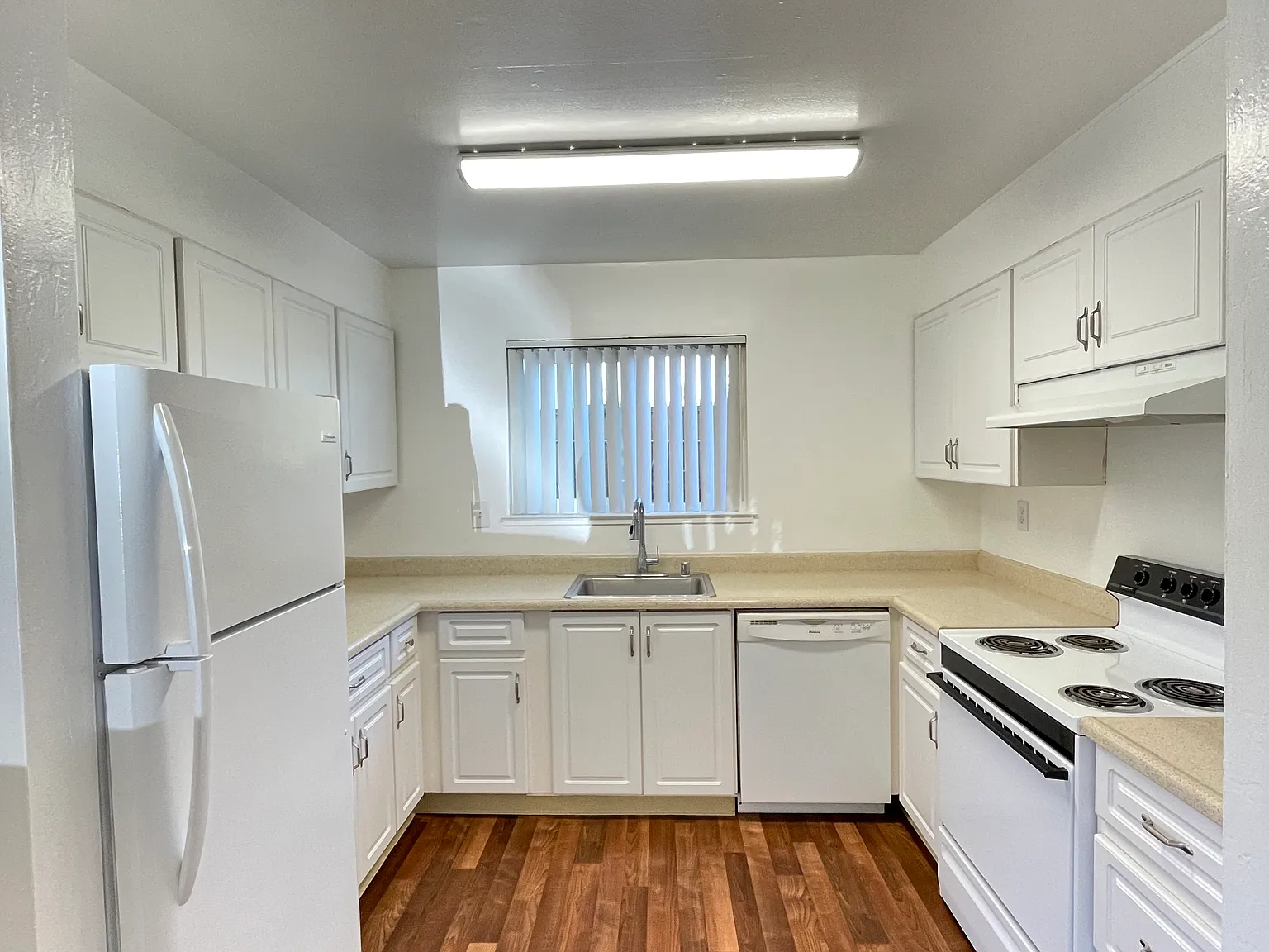 1 bed, 400 sqft, $2,595 — Photo 3