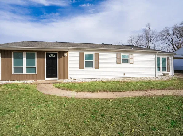 14 Hampton Dr, Fairview Heights, IL 62208