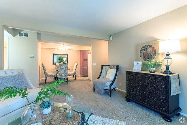 Beau Jardin Apartments — Photo 3