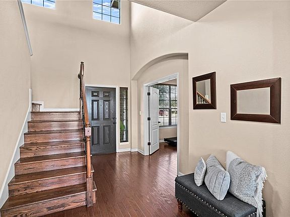 4th image of 208 Hendelson Ln