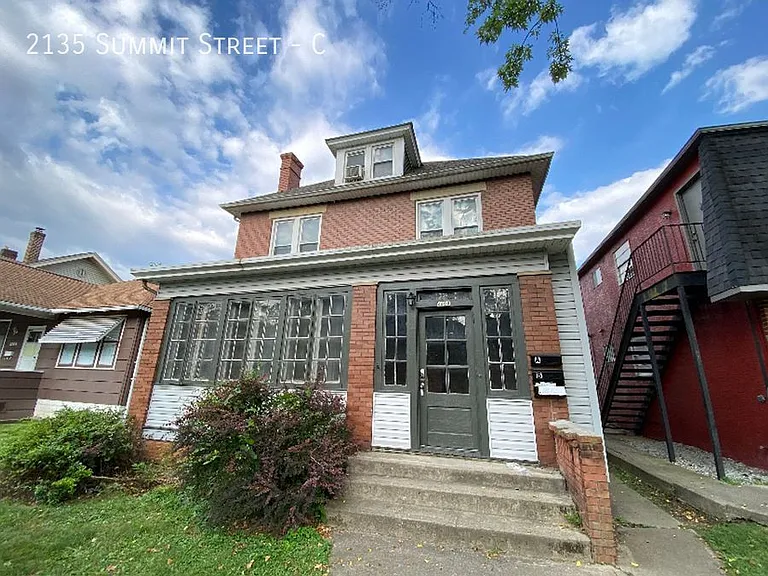 2135 Summit St #C — Photo 1