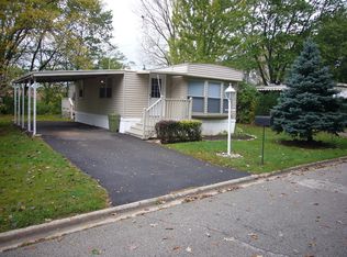 412 Golf View Dr, Crystal Lake, IL 60014
