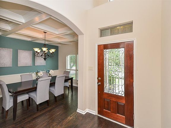 Dining room with custom tray ceiling