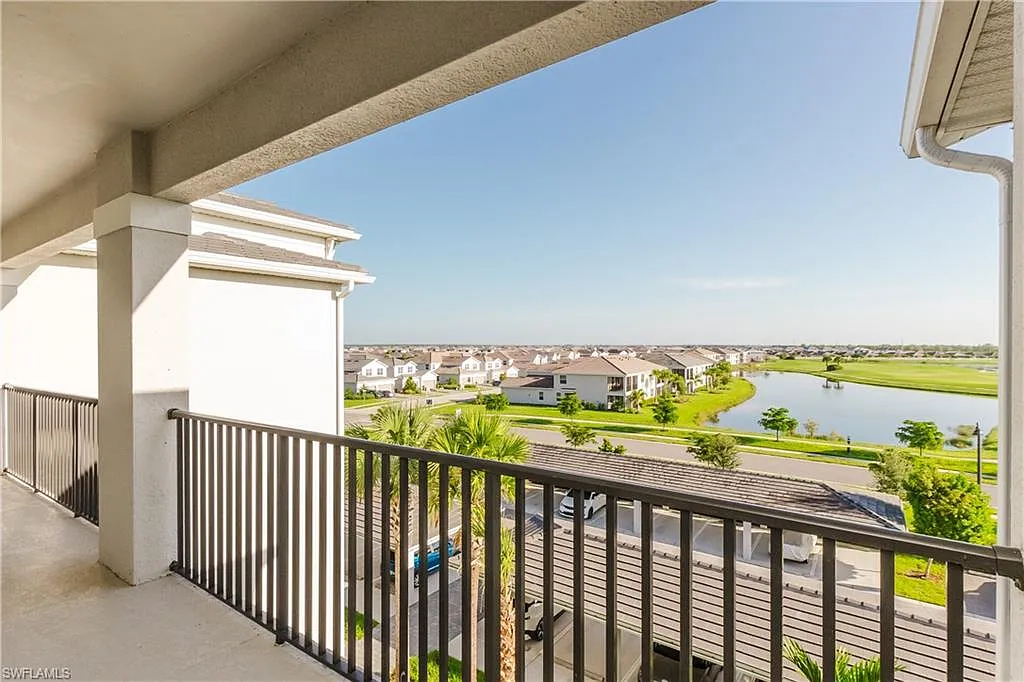 2 bed, 2.0 bath, 1154 sqft, $1,895 — Photo 3