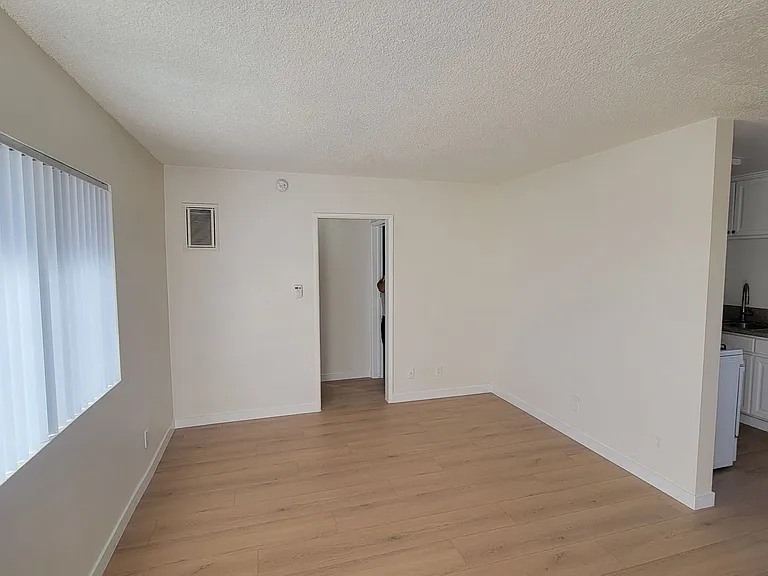 6336 Tujunga Ave — Photo 14