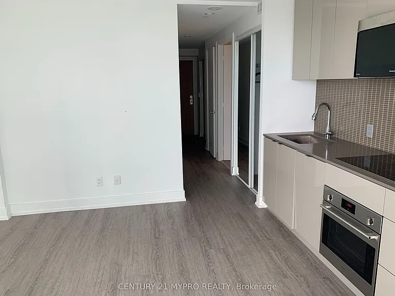 7 Grenville St #4802 — Photo 3