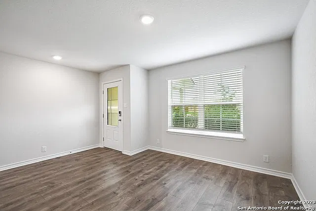 5 bed, 2.5 bath, 2540 sqft, $2,000 — Photo 3