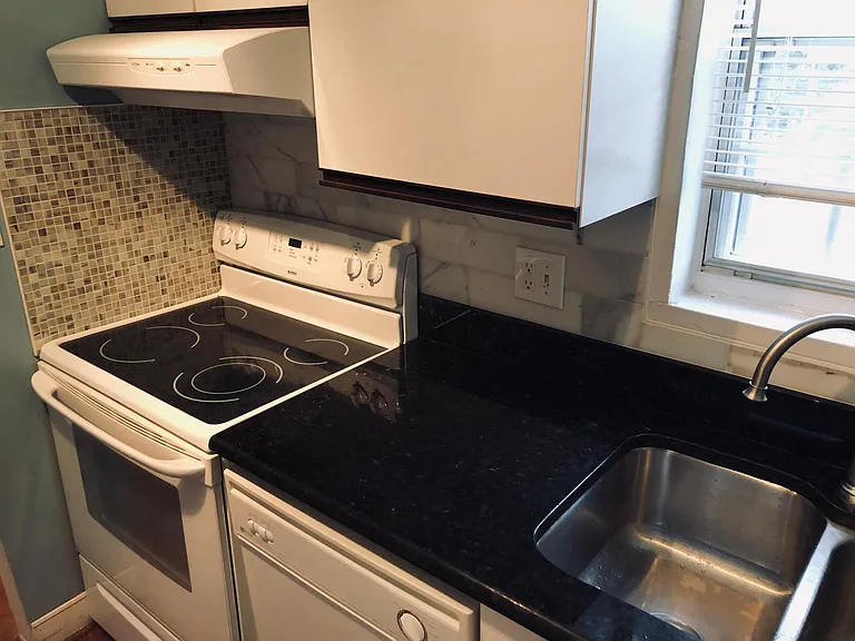 1612 W Abingdon Dr — Photo 15