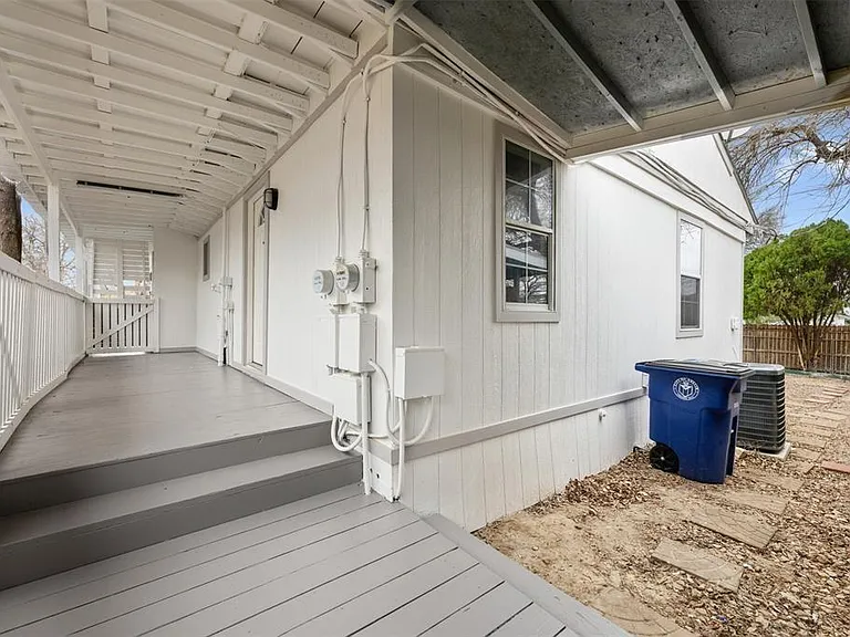 901 Valdez St #A — Photo 6