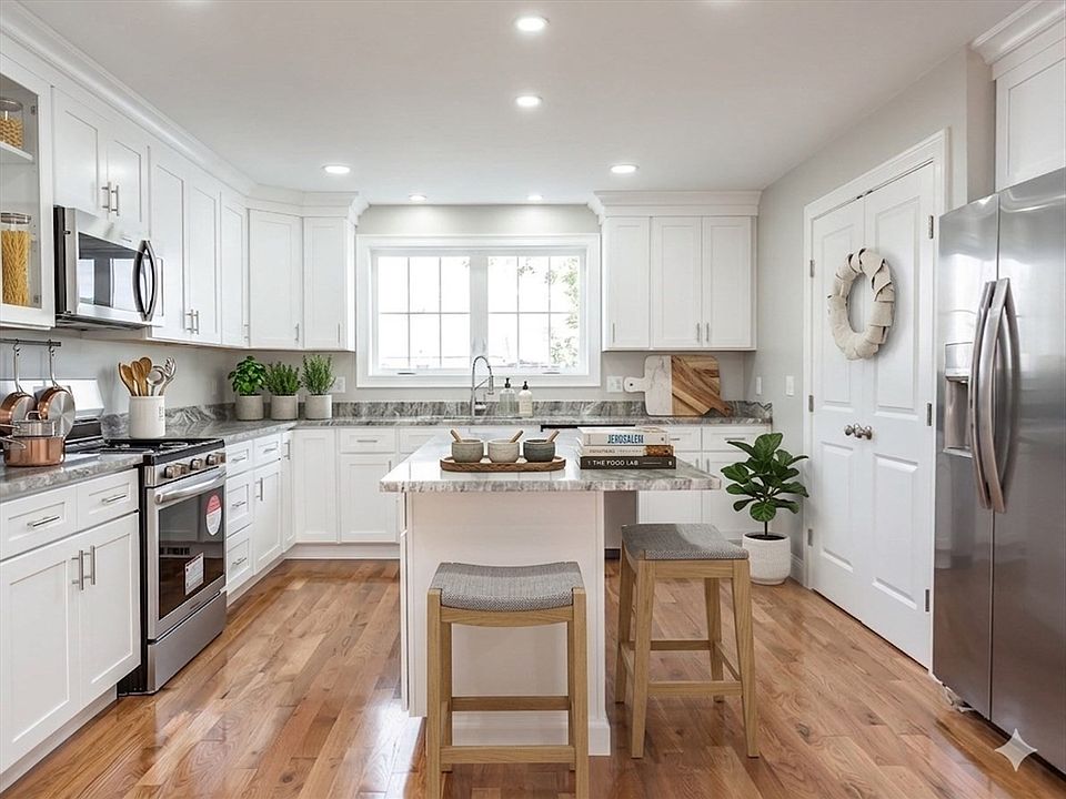 1st image of 579 Summit St #2
