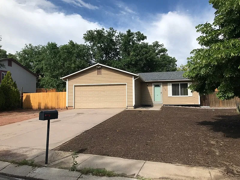 3 bed, 2.0 bath, 1598 sqft, $2,000 — Photo 1