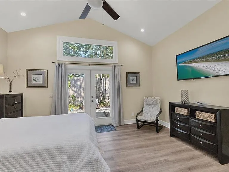 3521 Almeria Ave — Photo 17