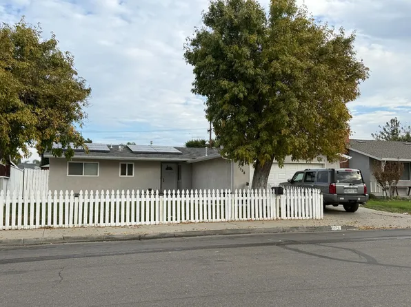 1328 Robin St, Los Banos, CA 93635