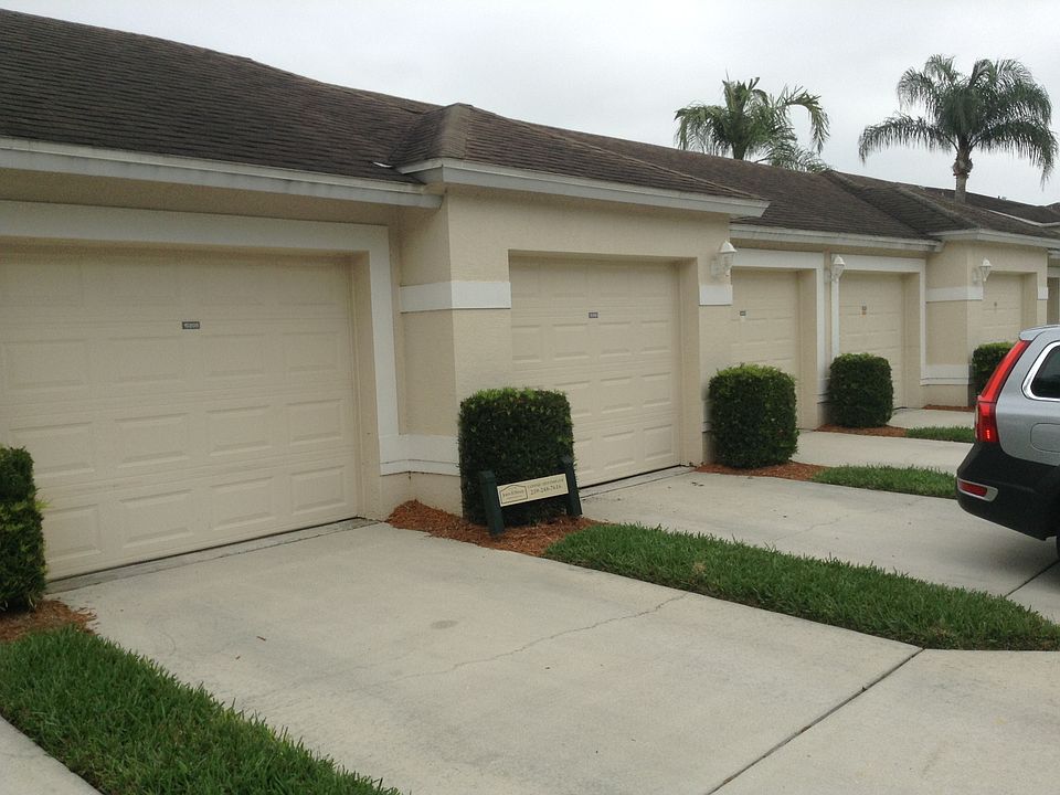 Garage with remote acess plus 1 parking spot