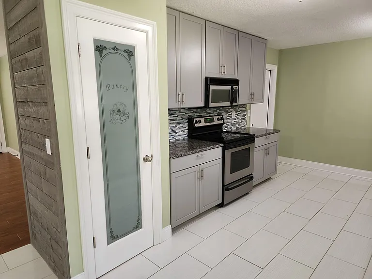 721 Segovia Rd — Photo 11