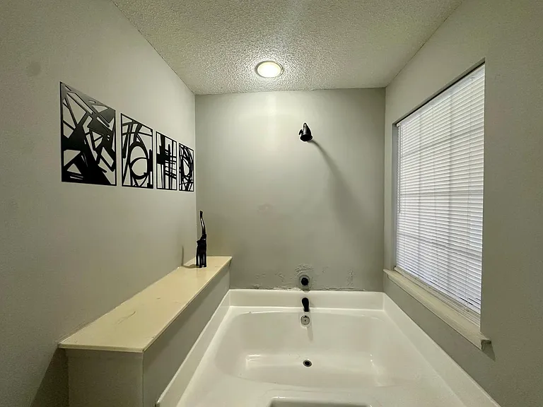 9501 Pondside Ln #1 — Photo 12