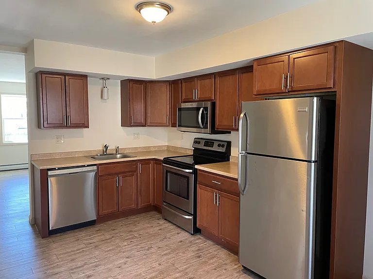 53 Pleasant St — Photo 2