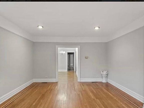 4th image of 108 E 237th St