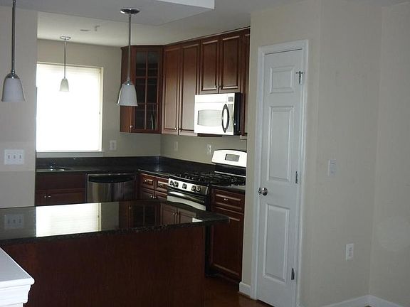 3rd image of 4069 S 4 Mile Run Dr Unit 302
