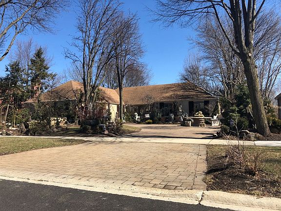 3rd image of 1937 Gladstone Dr