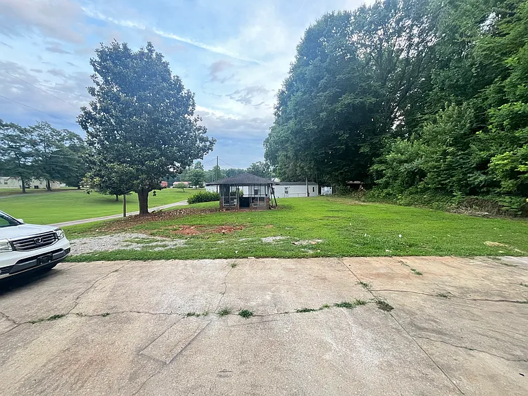 549 Berry Shoals Rd #B — Photo 9