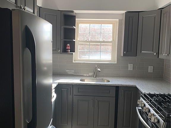 3rd image of 110 Pennyfield Ave