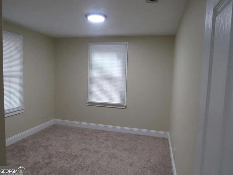 112 Judy Ave — Photo 43