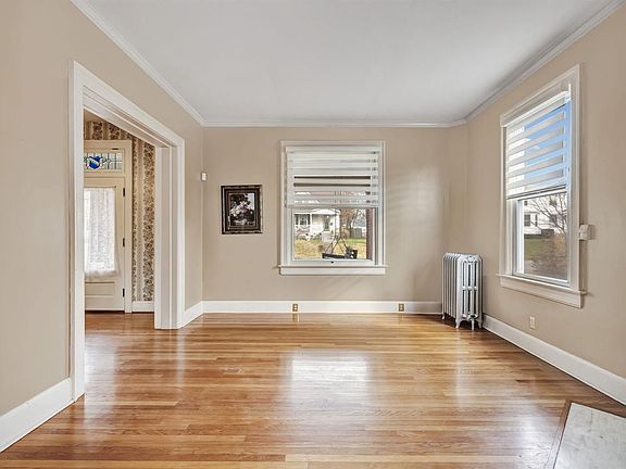 4th image of 821 Park Ave