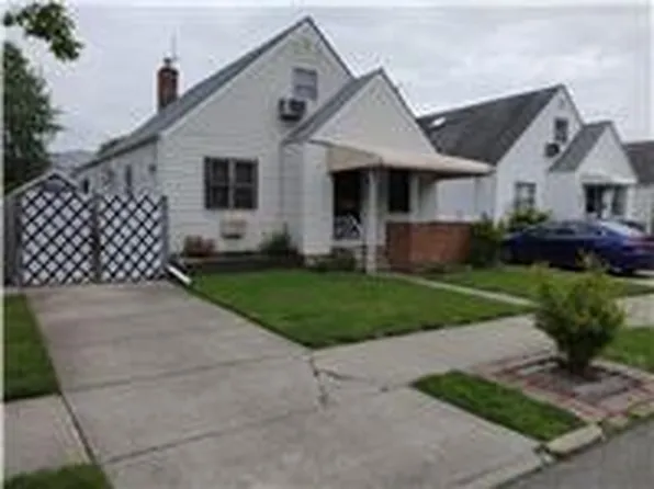 53-07 189 Streets, Fresh Meadows, NY 11365