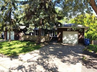 930 W Spring St, South Elgin, IL 60177