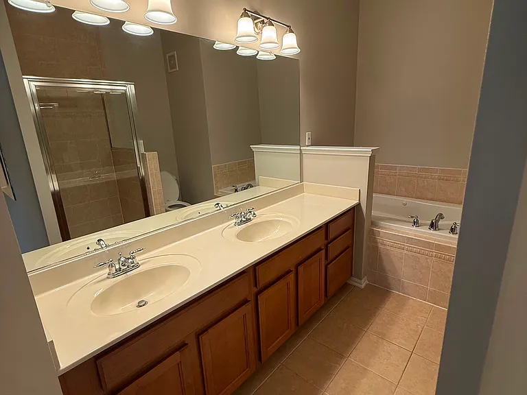 9504 Walker Way — Photo 12