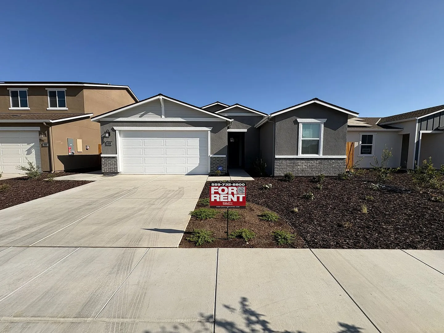 Newly built home Available Now! — Photo 1