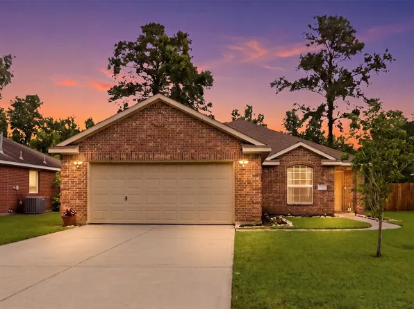 516 Lovers Ln, Dayton, TX 77535
