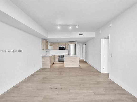 4th image of 16385 Biscayne Blvd Unit 2102